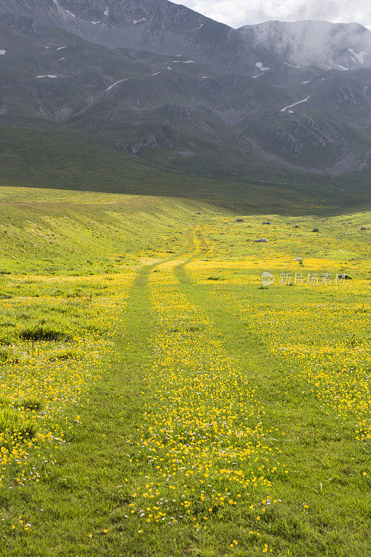 Campo Imperatore乡村公路，意大利Abruzzi